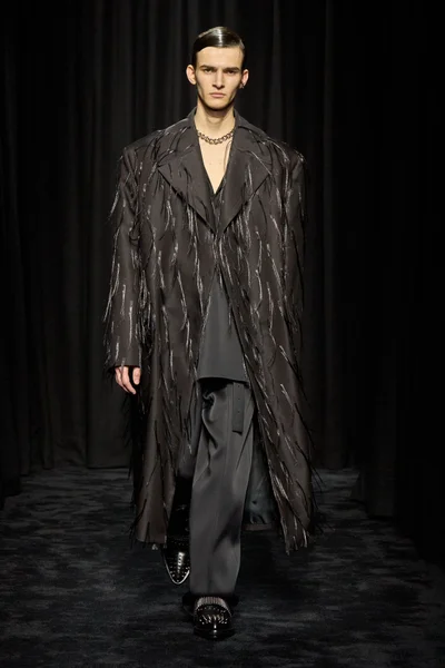 Look 3